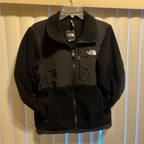 The North Face Women's Full-Zip Fleece Jacket, Size Medium-Black color. - Picture 3 of 14